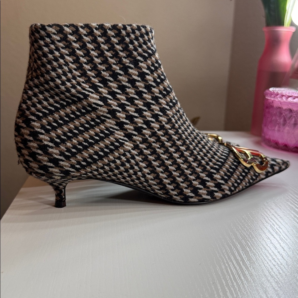 Brown tweeted Balenciaga ankle boots. - Picture 6 of 7
